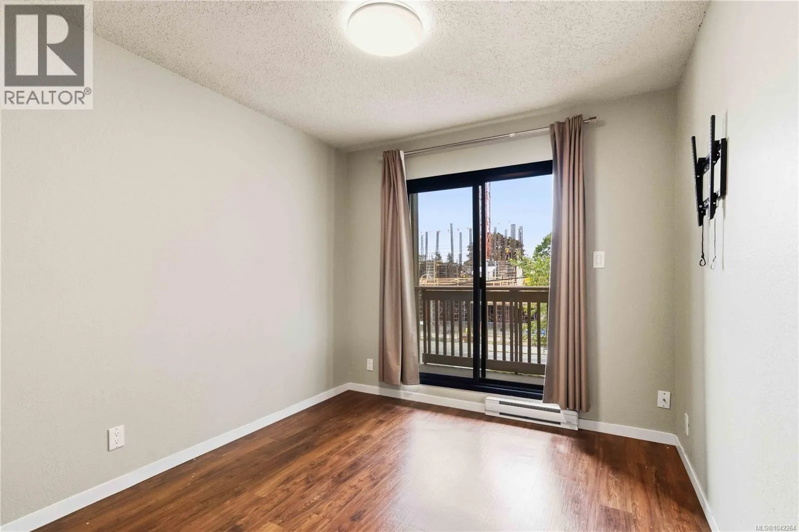 304 830 Esquimalt Rd