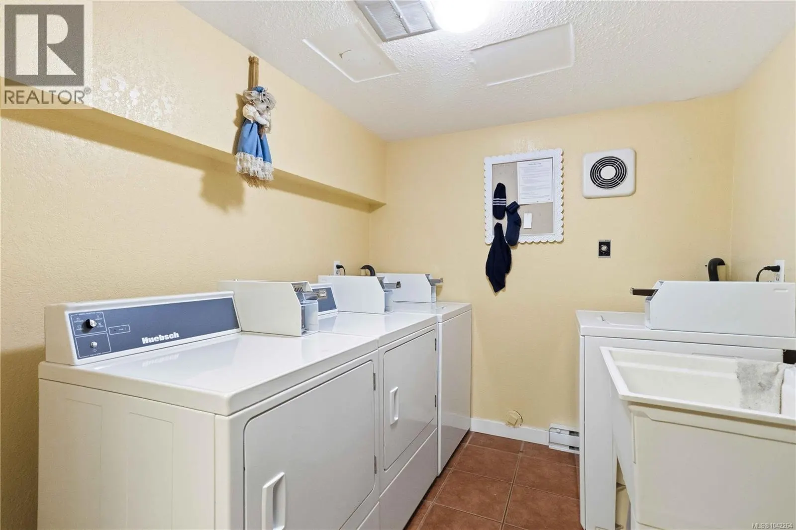 304 830 Esquimalt Rd