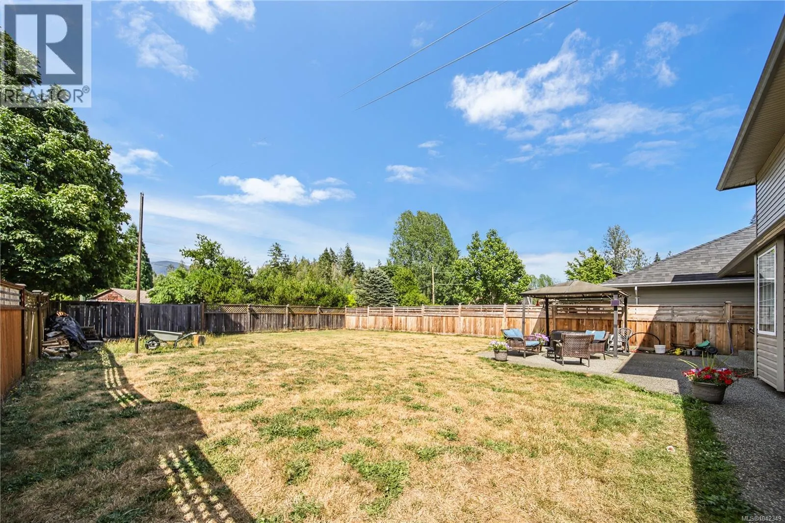 5575 Woodland Cres E