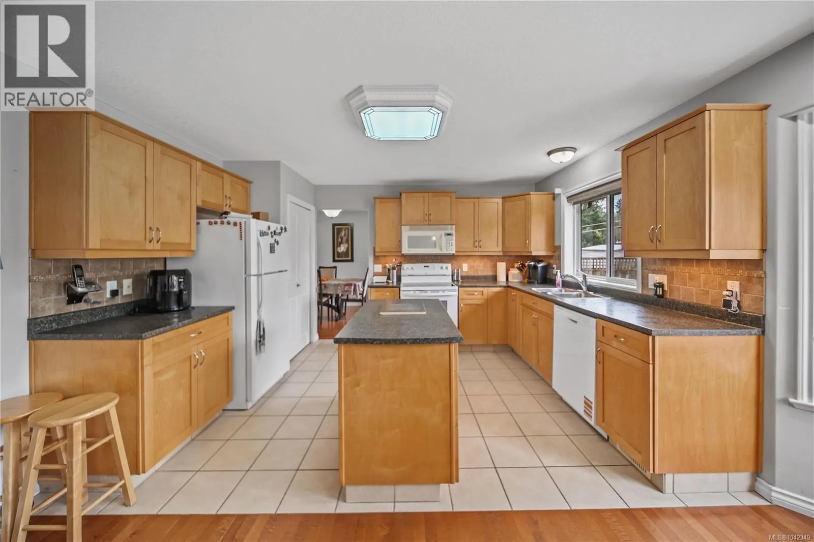 5575 Woodland Cres E
