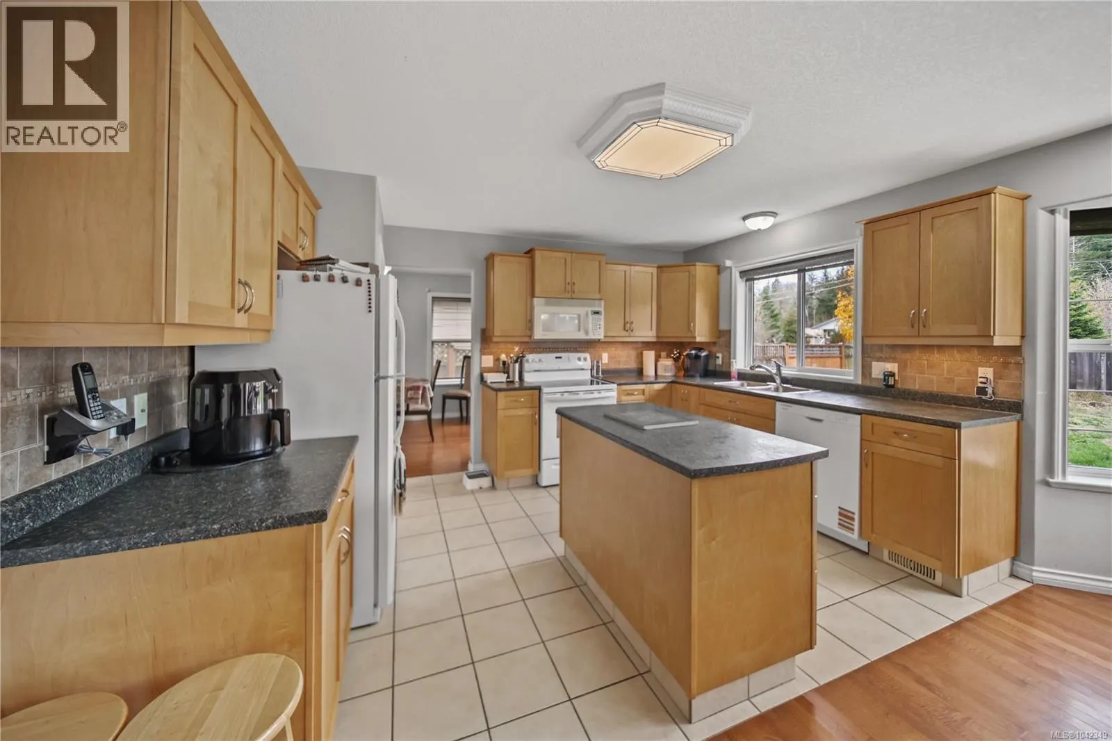 5575 Woodland Cres E
