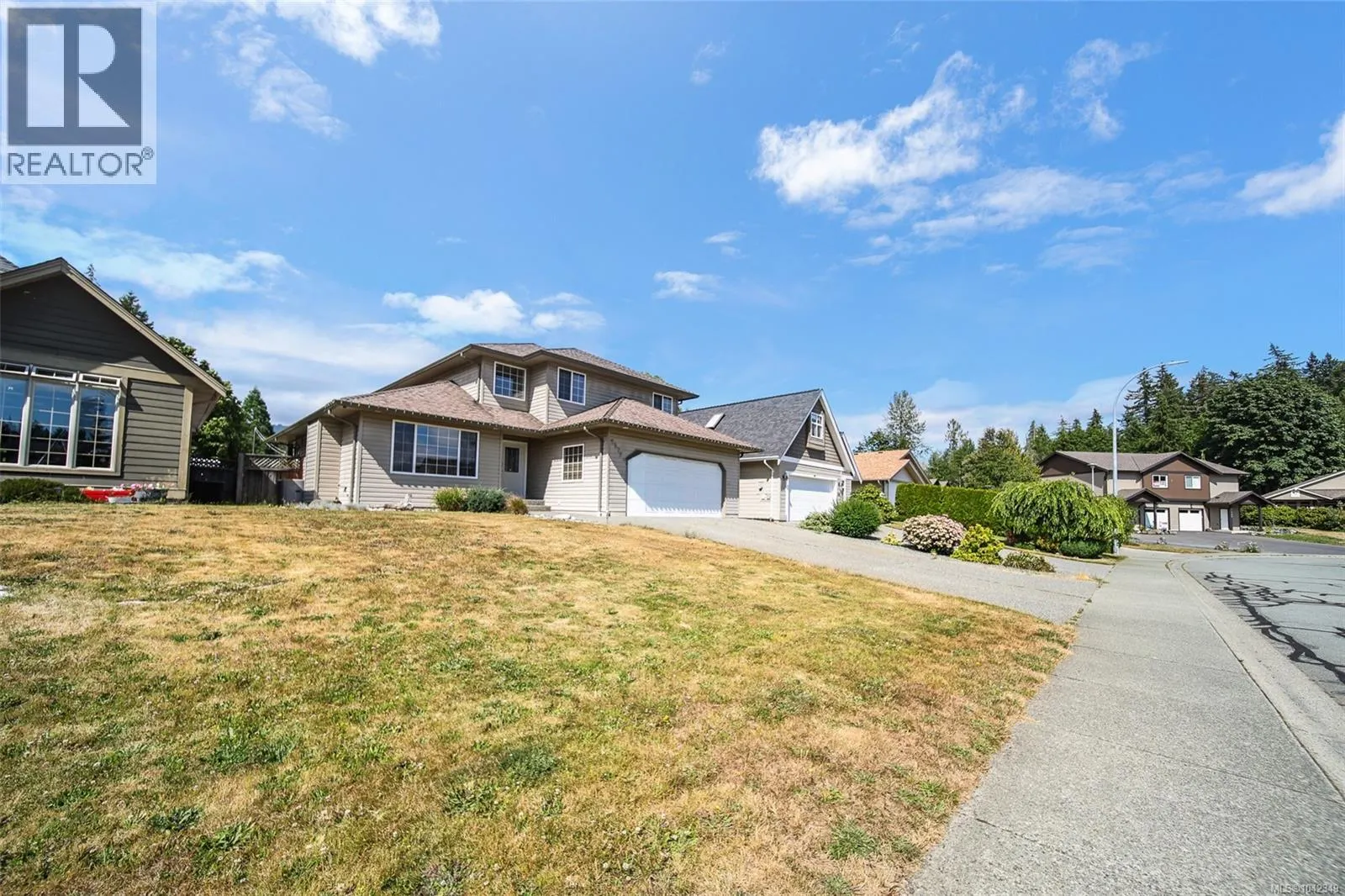5575 Woodland Cres E