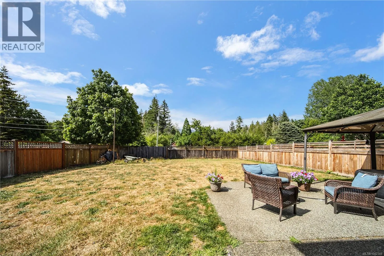5575 Woodland Cres E