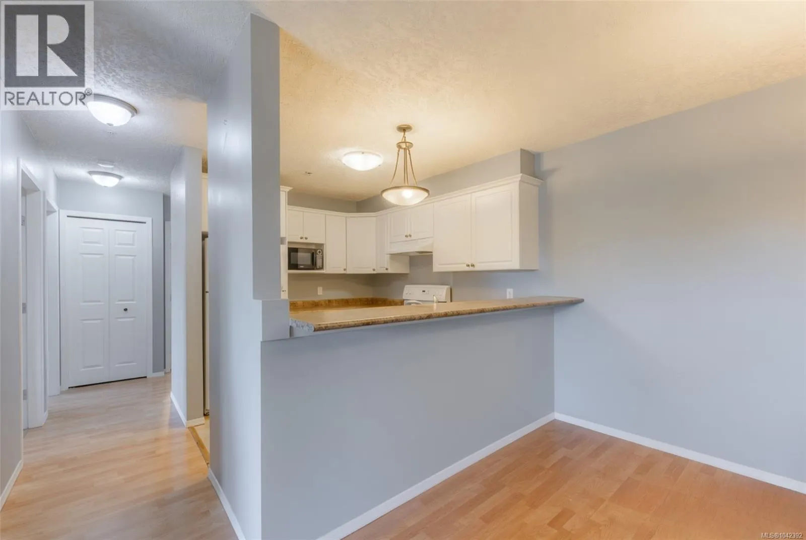 10 8 White St