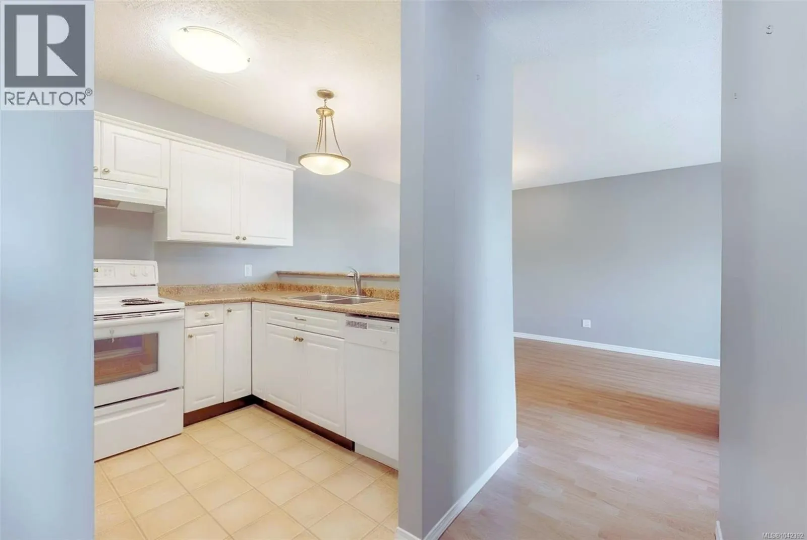 10 8 White St