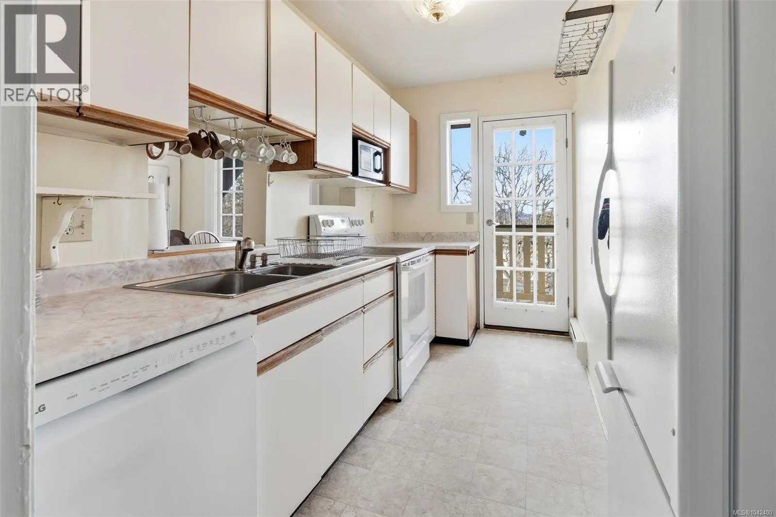 1043/1045 Belmont Ave