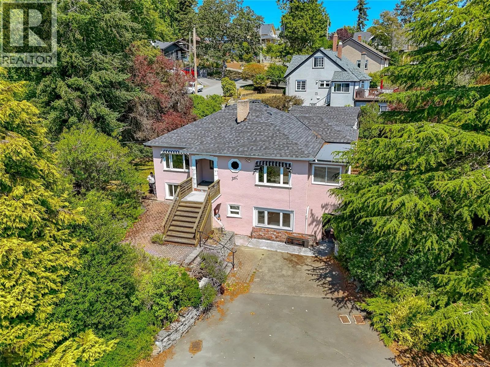 430 Gorge Rd W