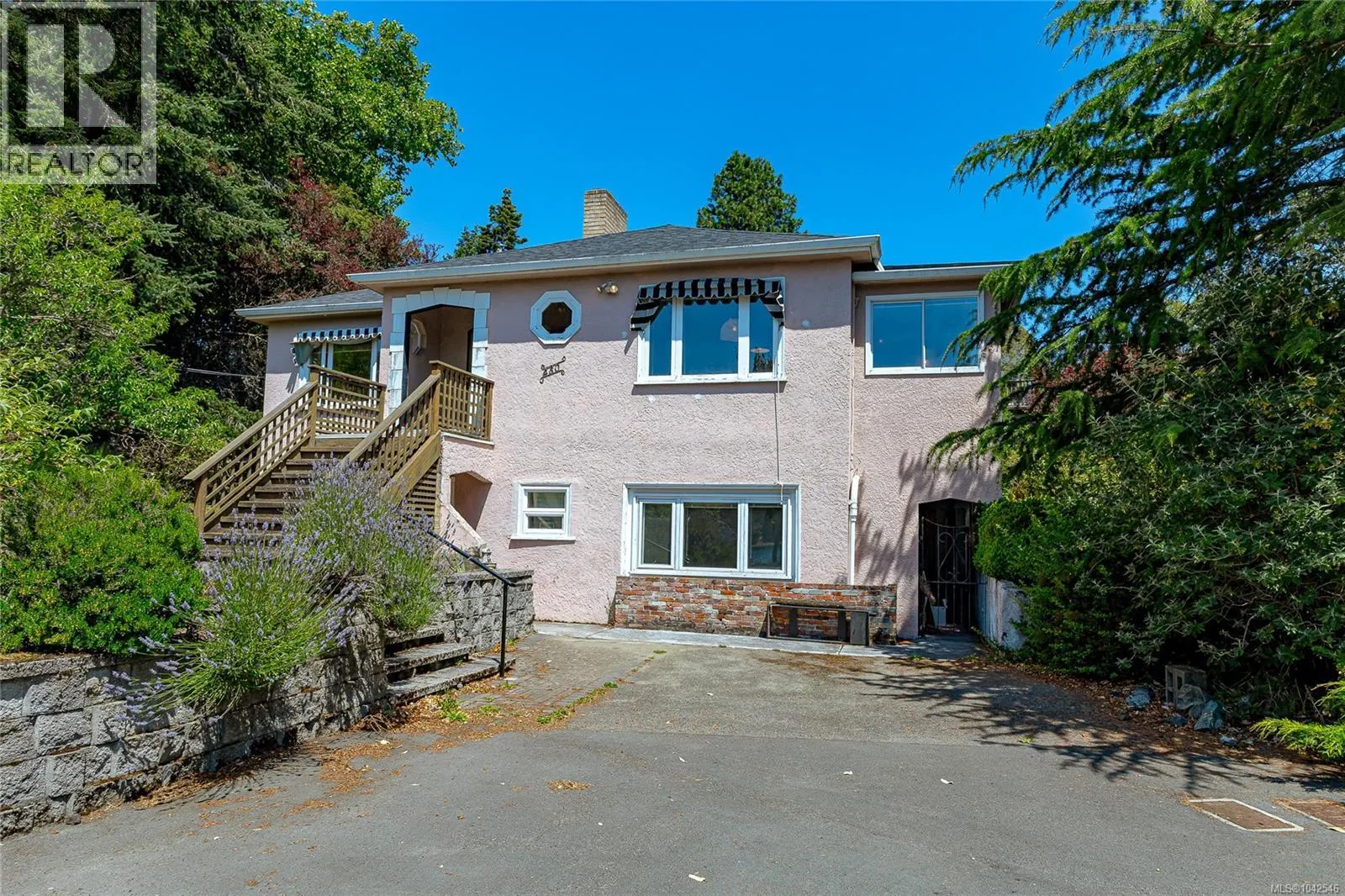 430 Gorge Rd W