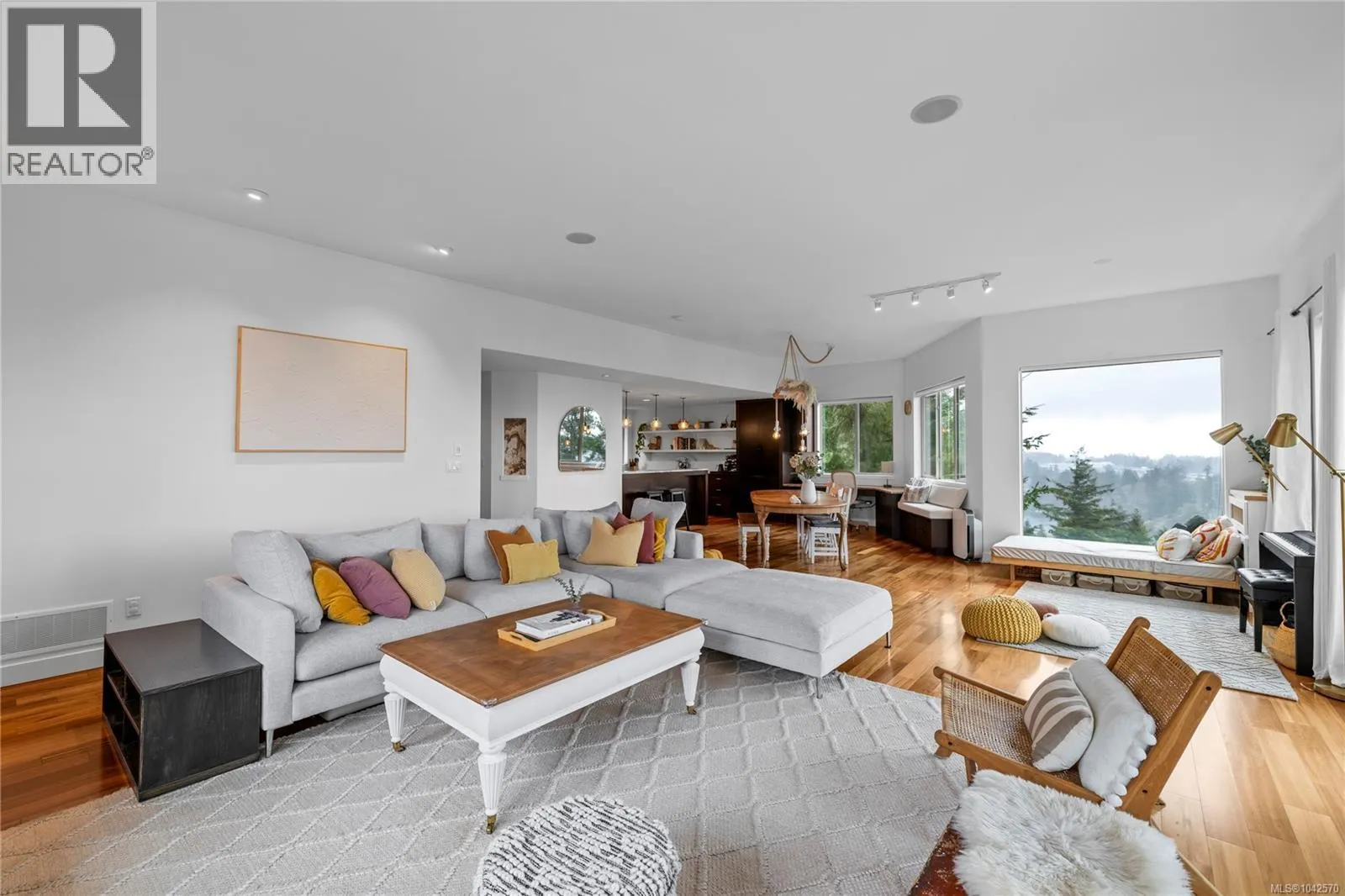 340 Summit Dr