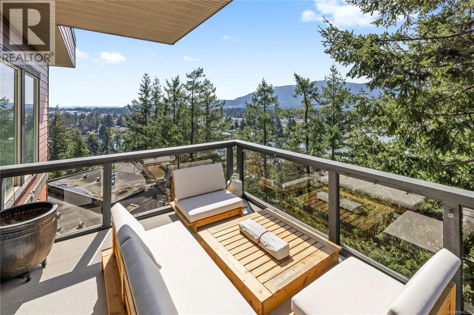 340 Summit Dr