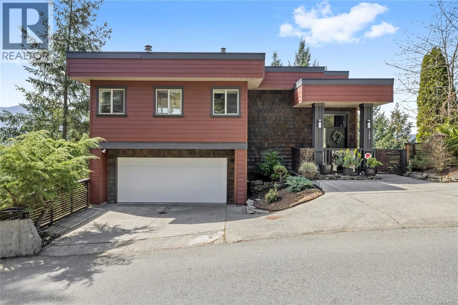 340 Summit Dr