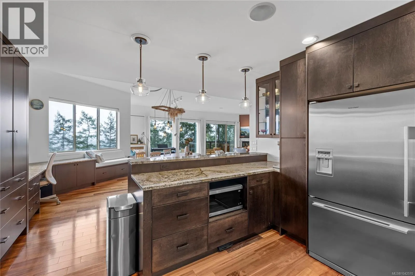 340 Summit Dr