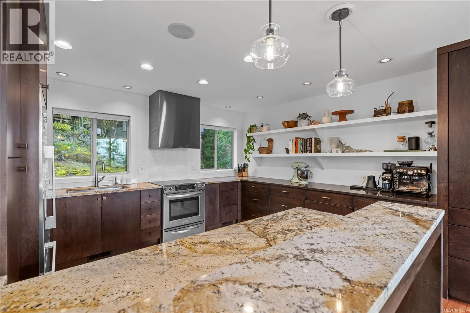 340 Summit Dr