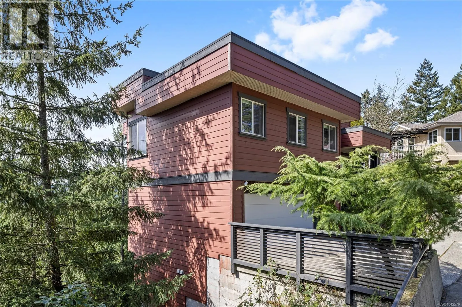 340 Summit Dr