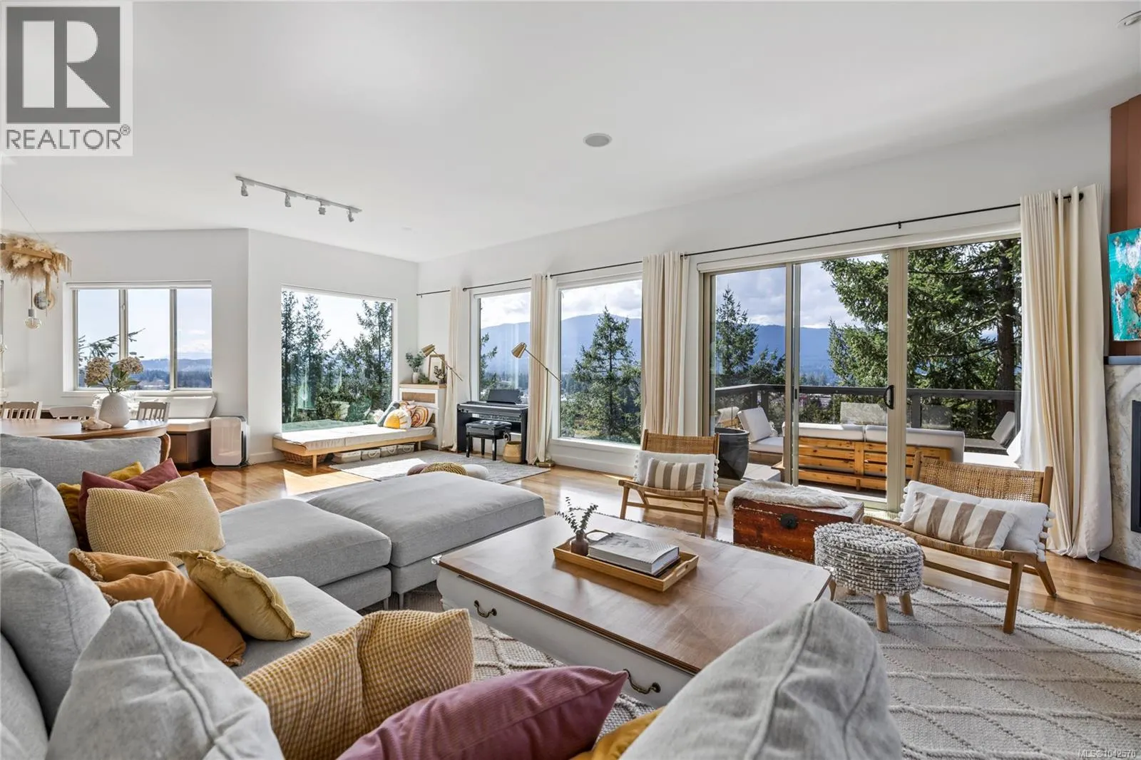 340 Summit Dr