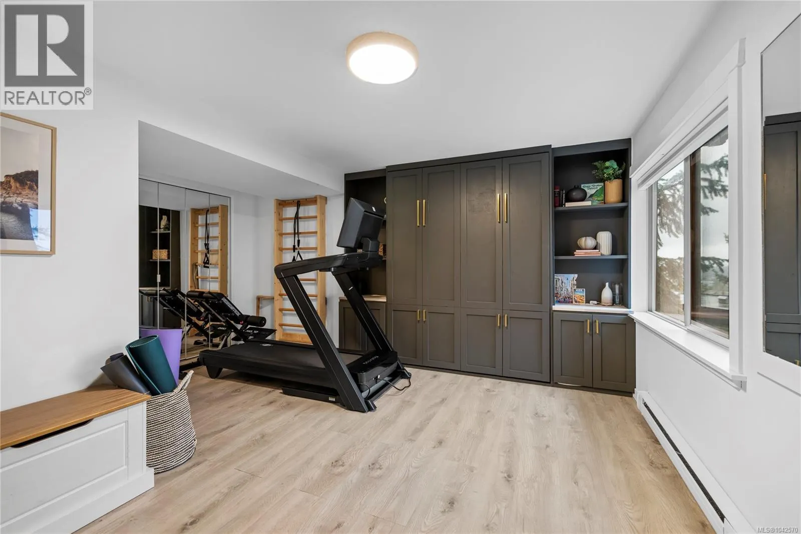 340 Summit Dr