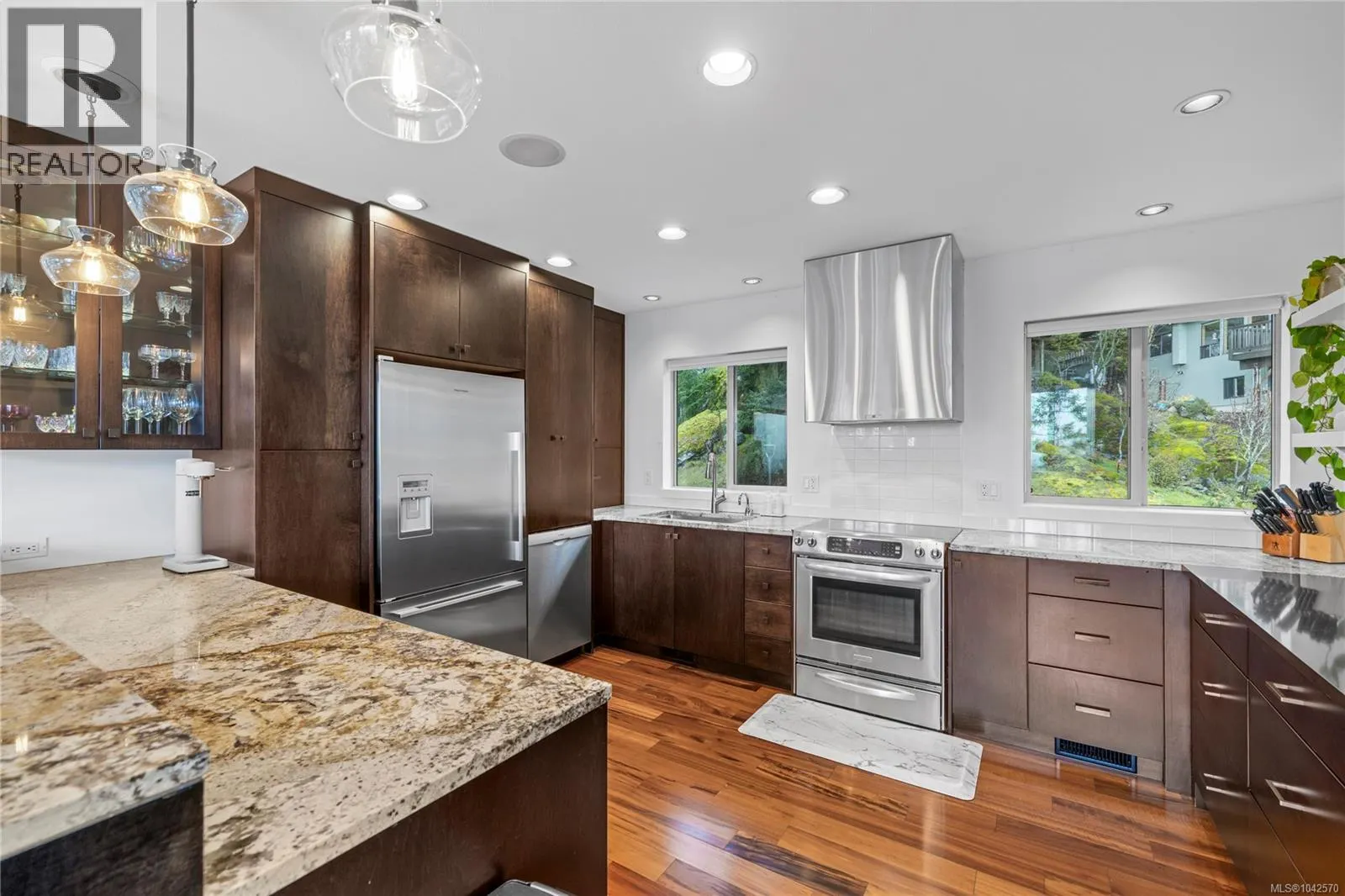340 Summit Dr