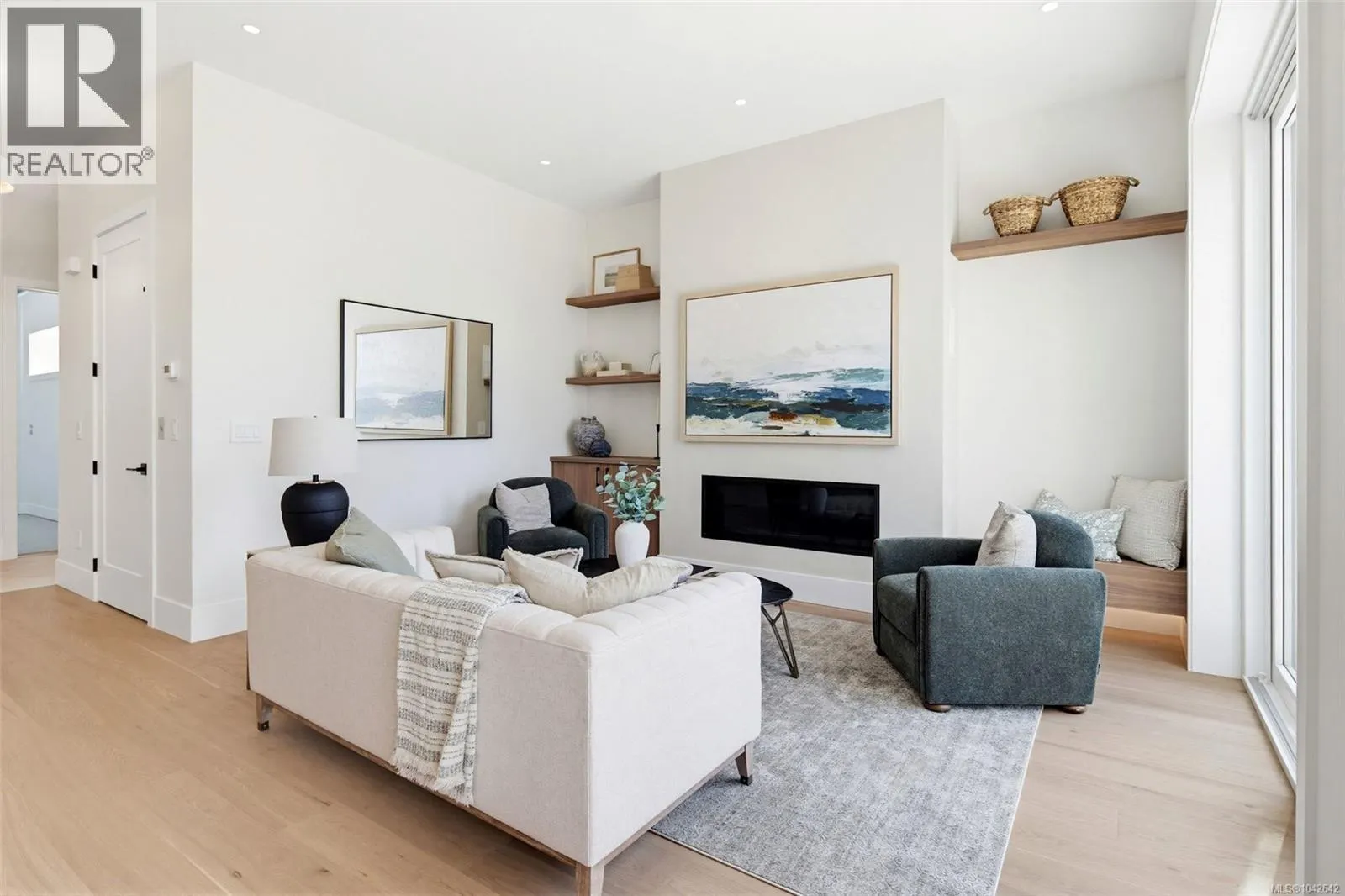 1 3022 Cadboro Bay Rd
