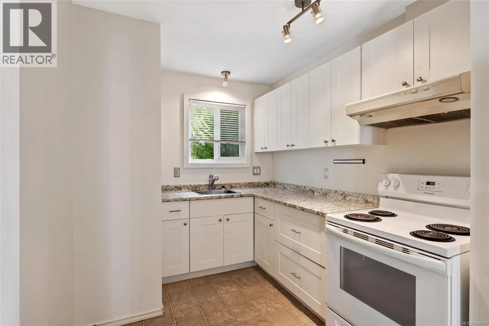 10 951 17th St