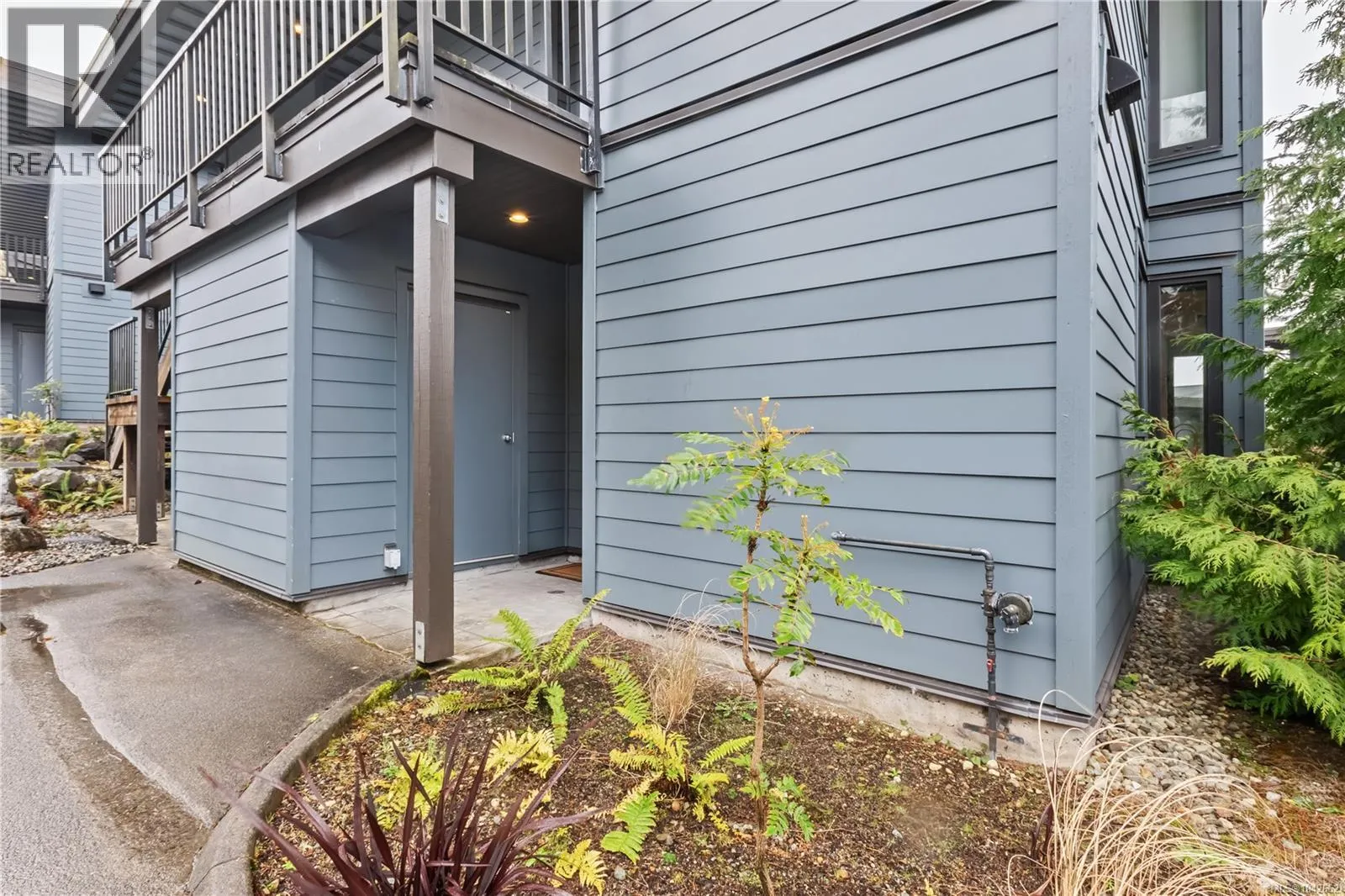 2202 596 Marine Dr