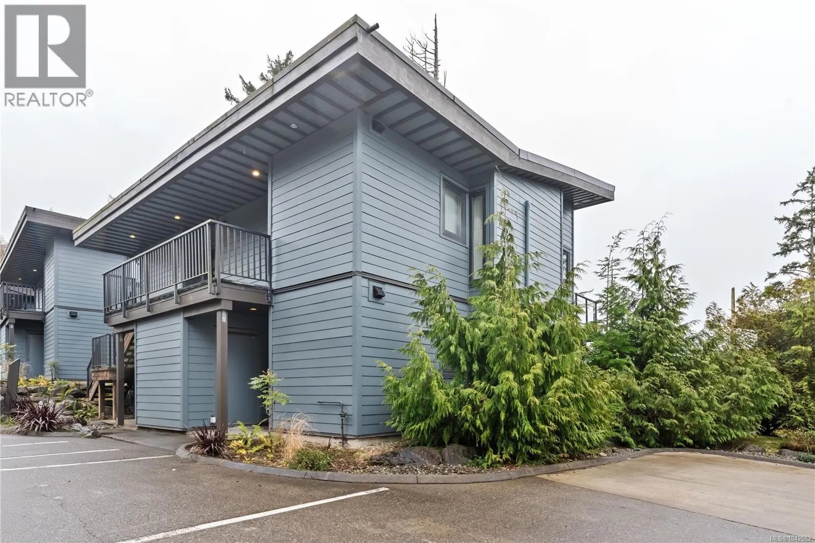 2202 596 Marine Dr