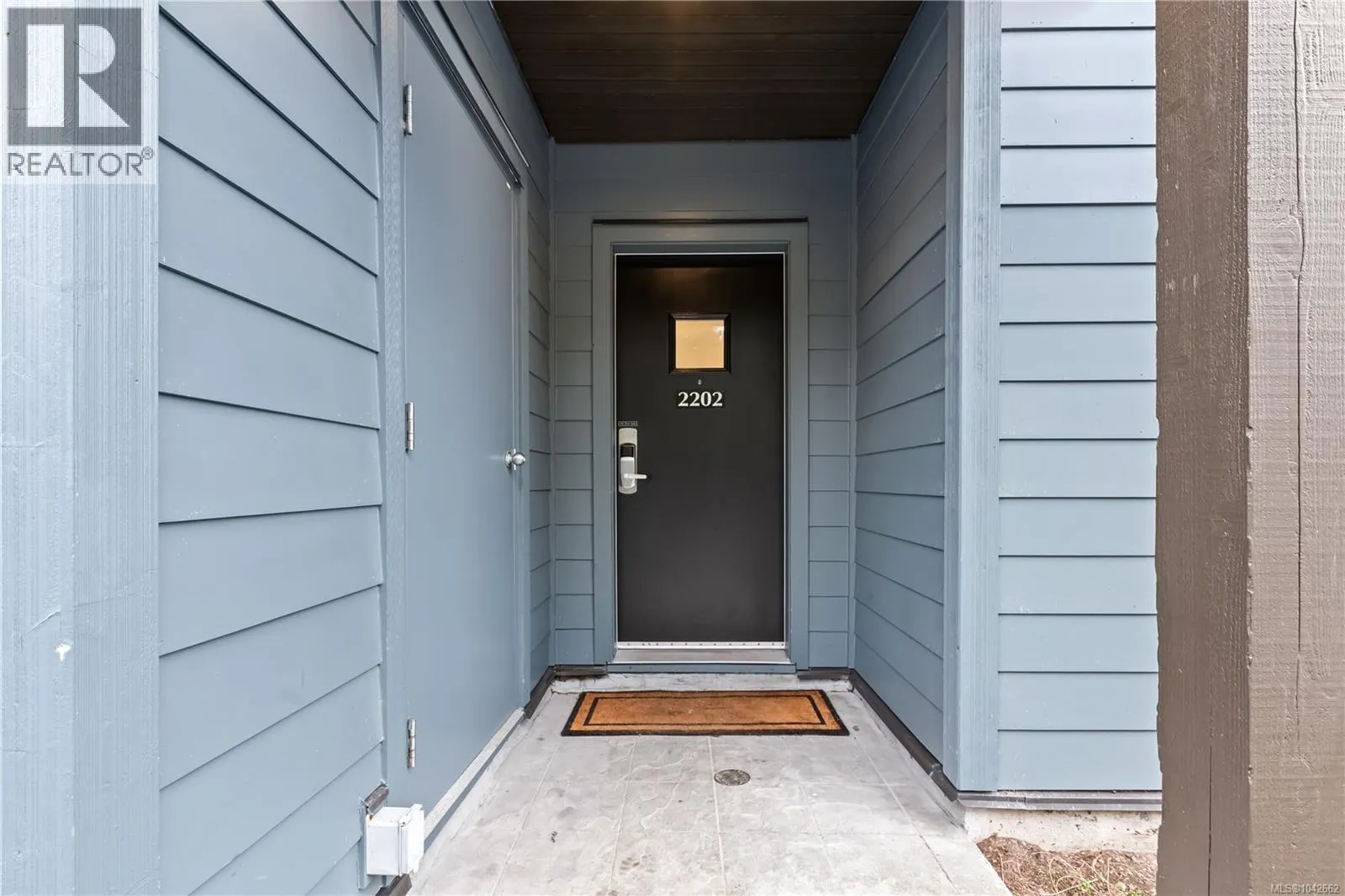 2202 596 Marine Dr