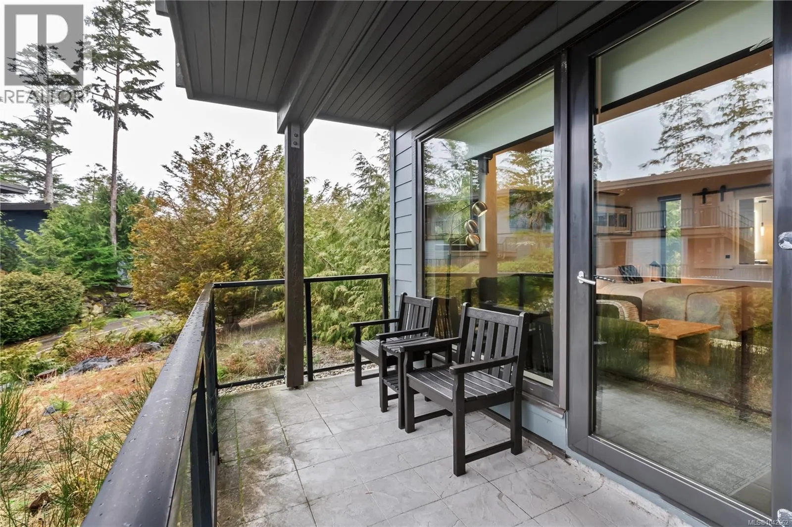 2202 596 Marine Dr