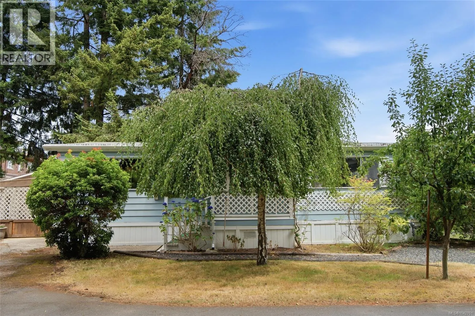 25 1247 Arbutus Rd