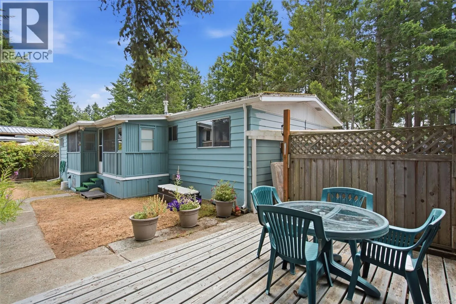25 1247 Arbutus Rd