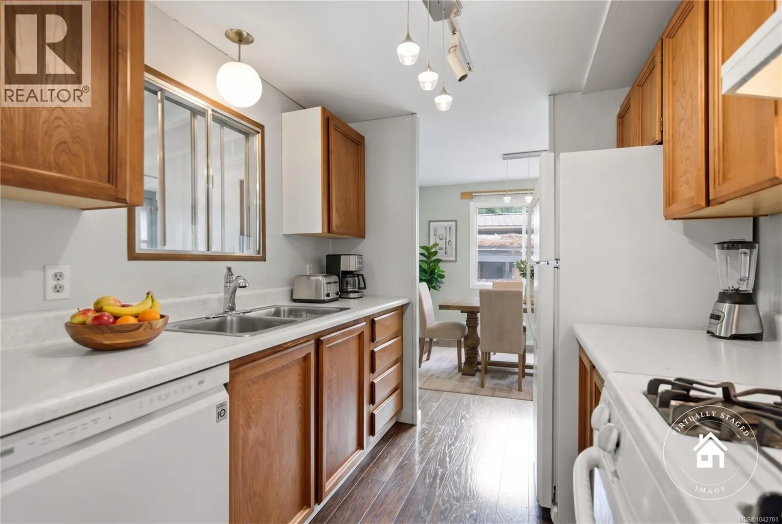 25 1247 Arbutus Rd