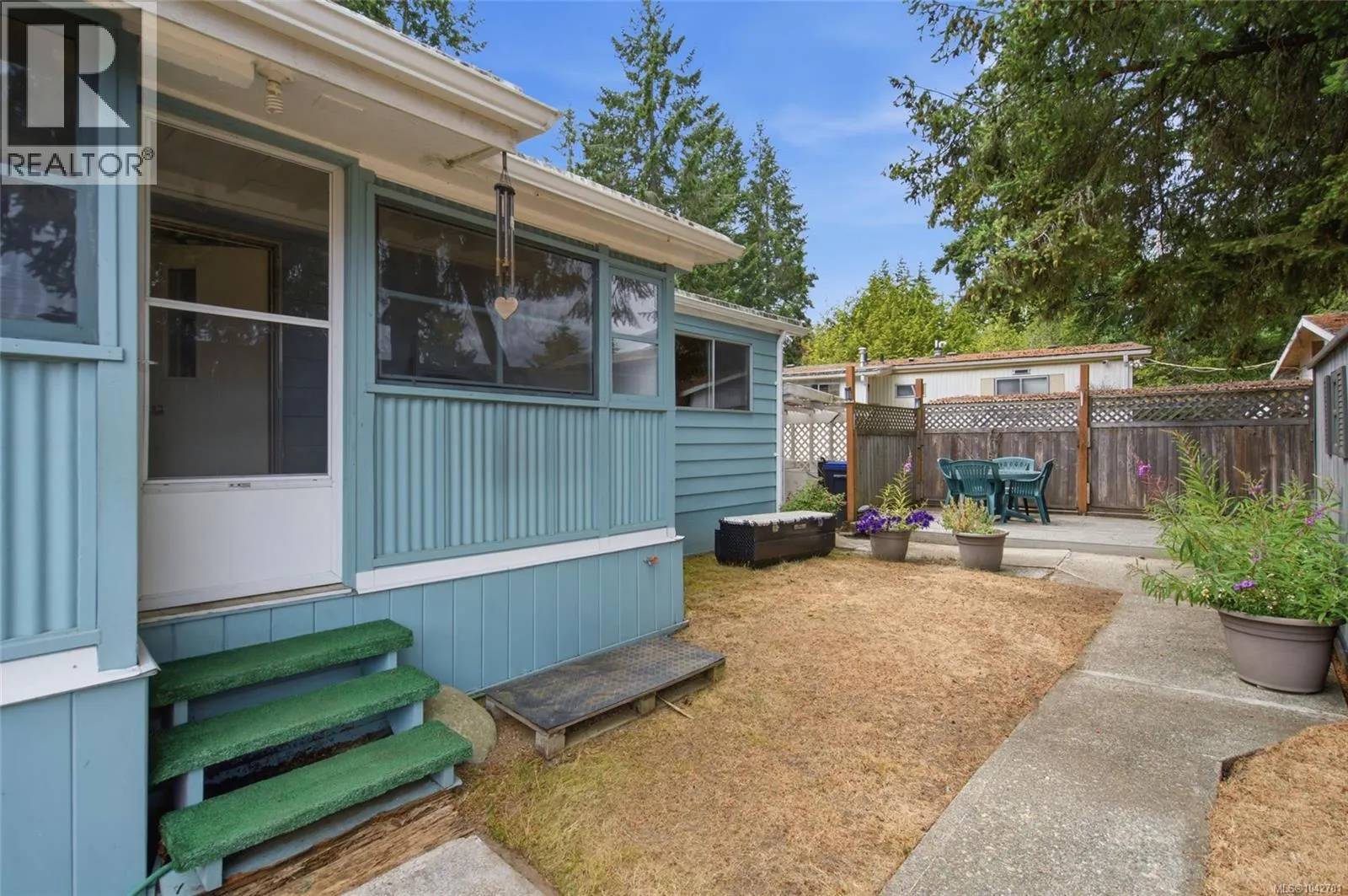 25 1247 Arbutus Rd