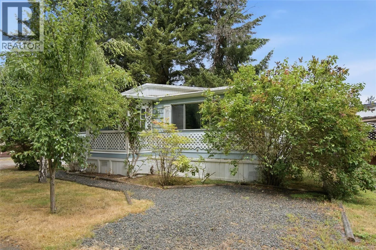 25 1247 Arbutus Rd