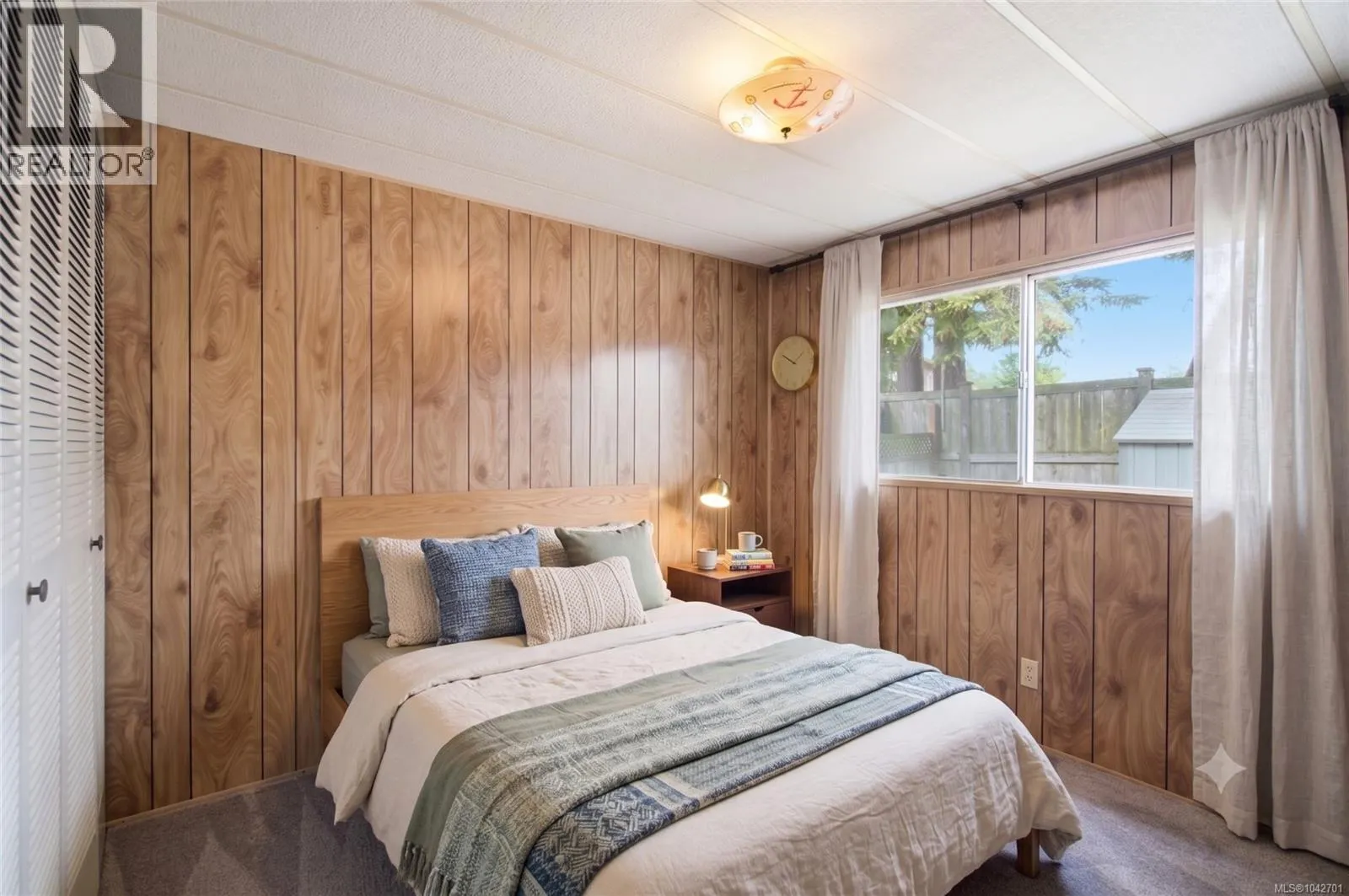 25 1247 Arbutus Rd