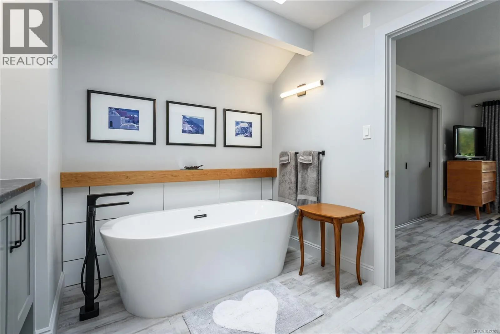 1716 Tofino Pl