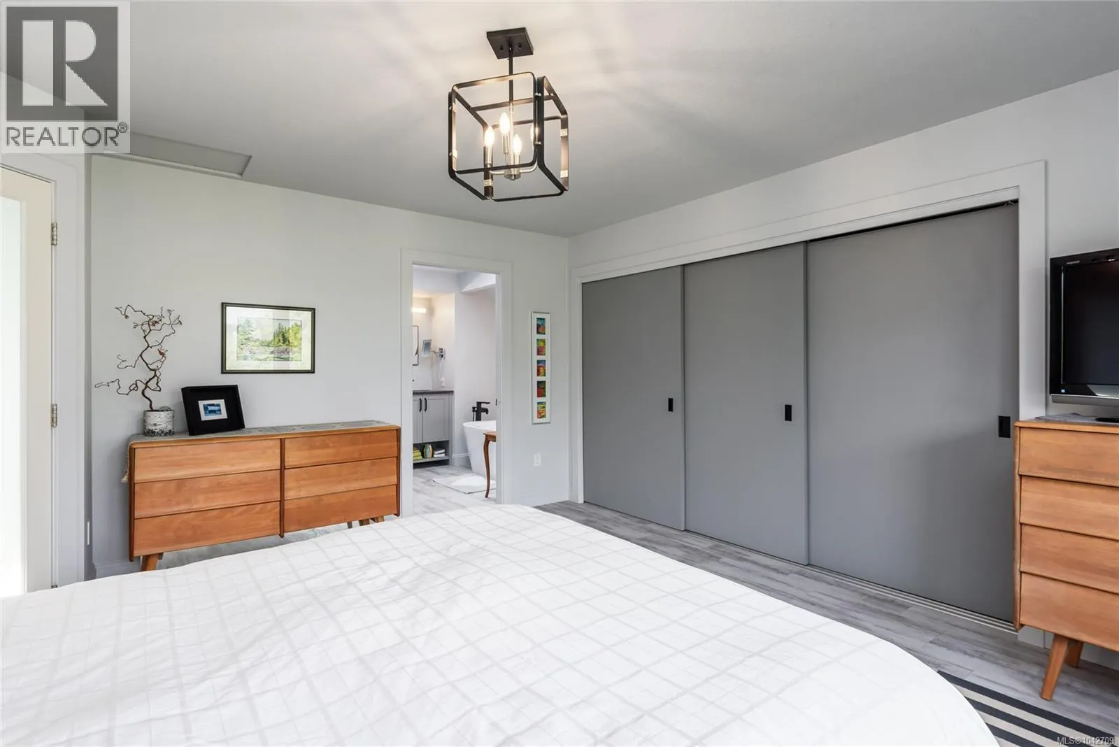1716 Tofino Pl