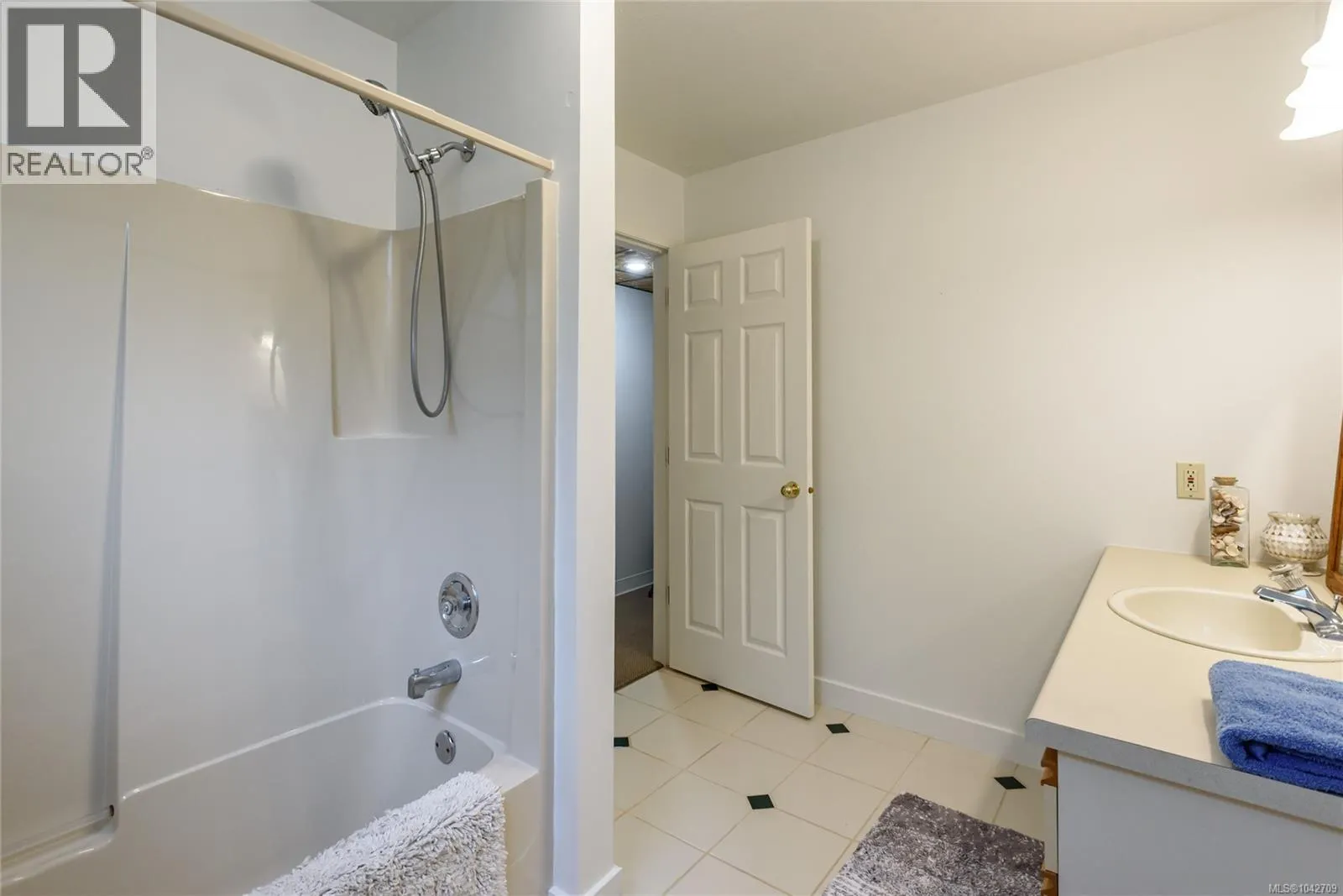 1716 Tofino Pl