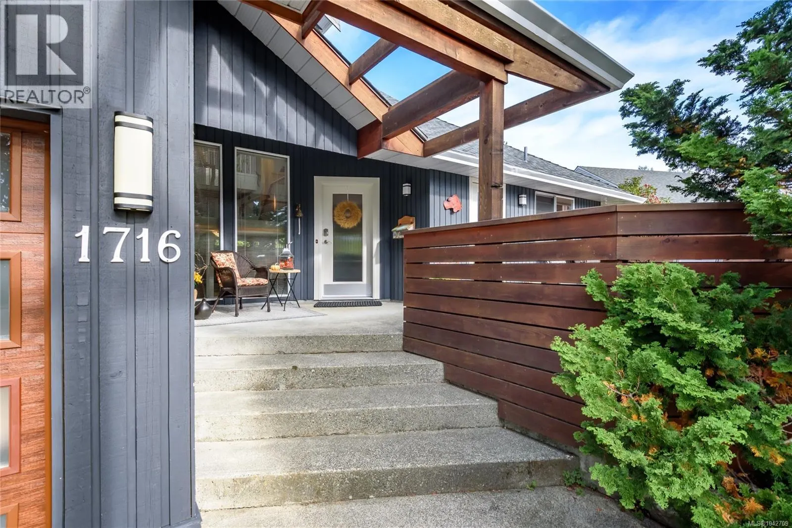 1716 Tofino Pl