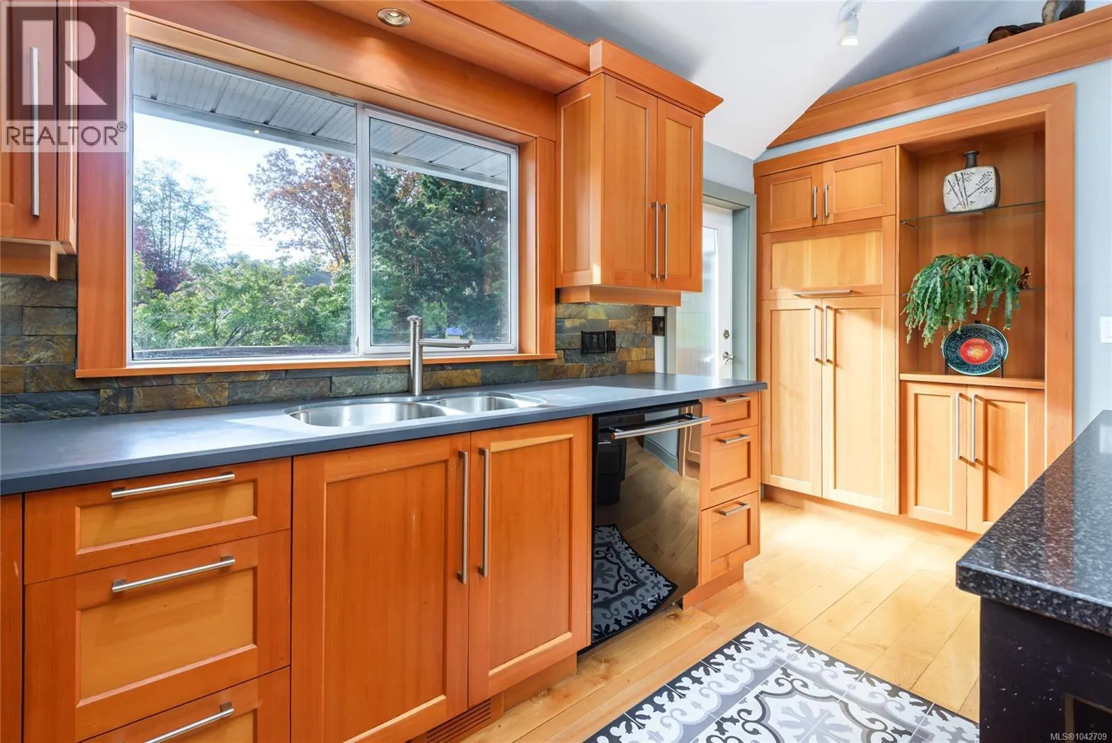 1716 Tofino Pl