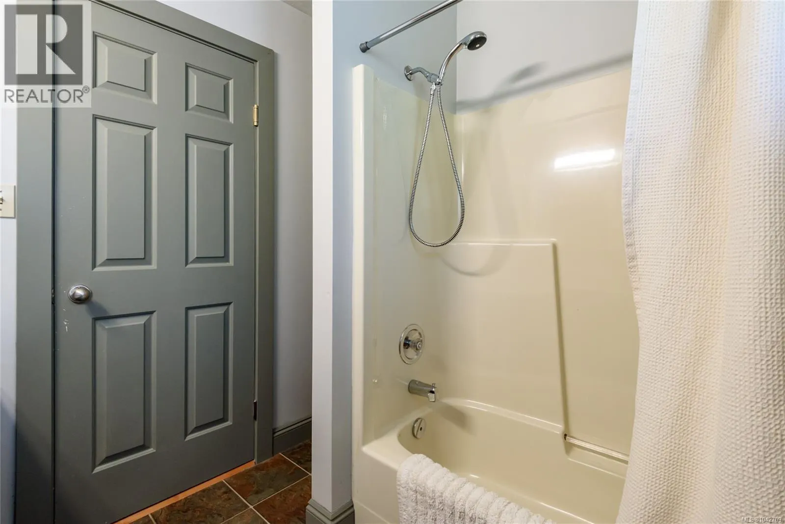 1716 Tofino Pl
