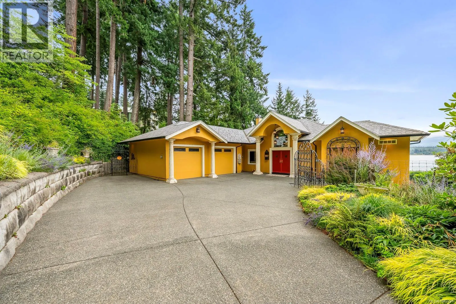 2299 Comox Ave