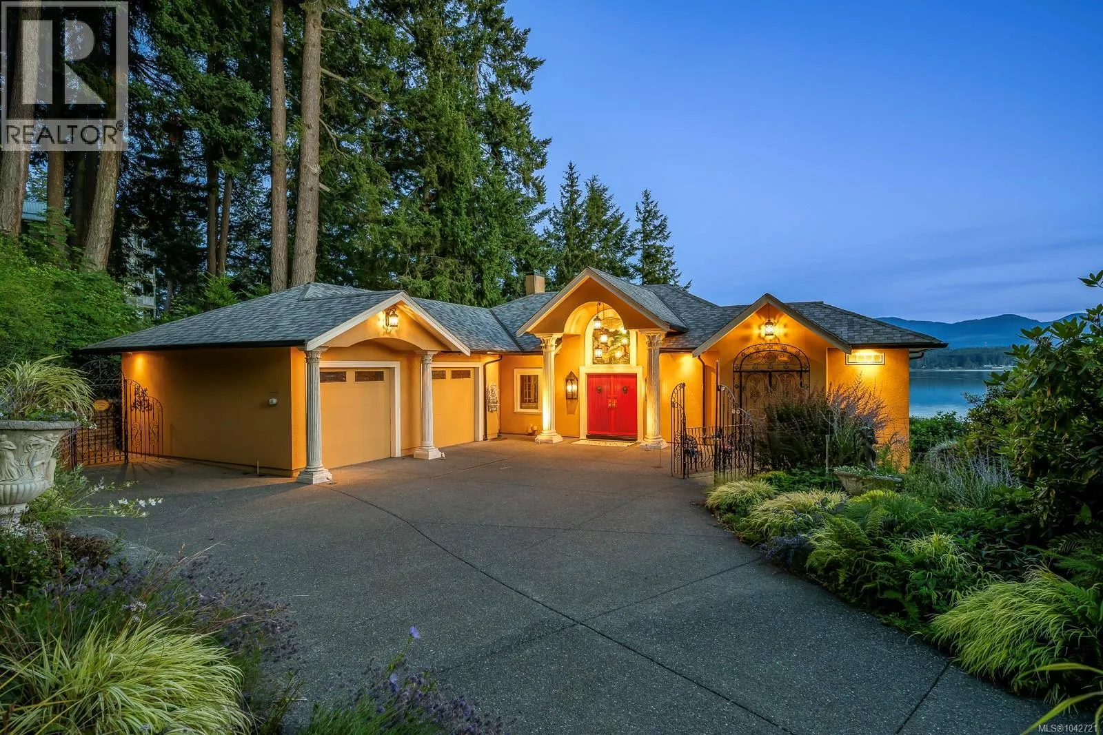 2299 Comox Ave