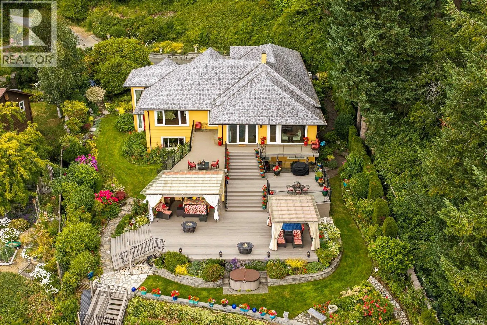 2299 Comox Ave