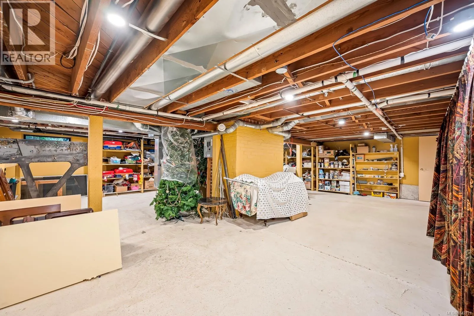 2299 Comox Ave