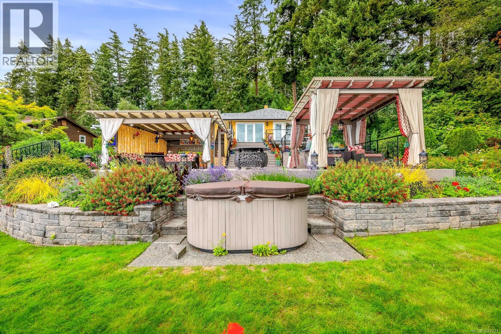 2299 Comox Ave