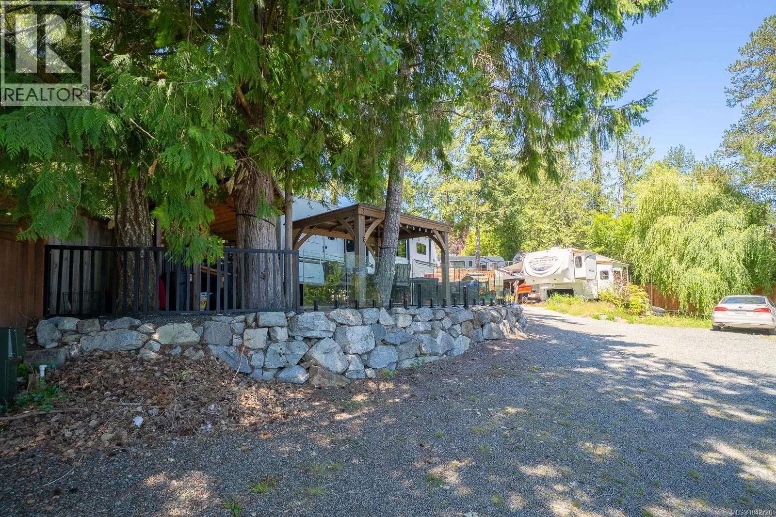 R1 9752 Lakeshore Rd