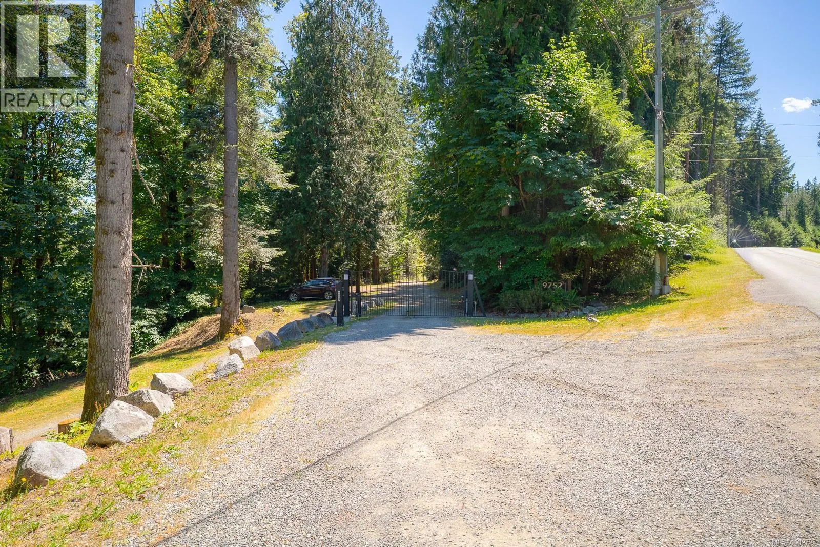 R1 9752 Lakeshore Rd