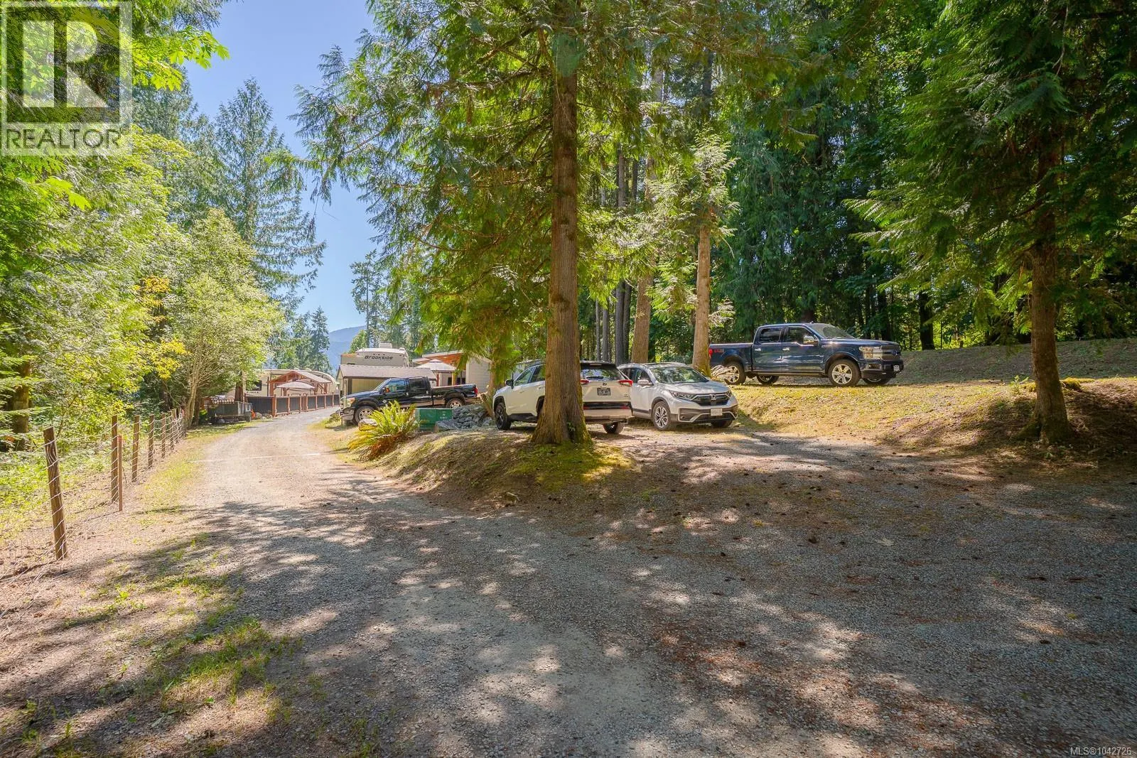 R1 9752 Lakeshore Rd