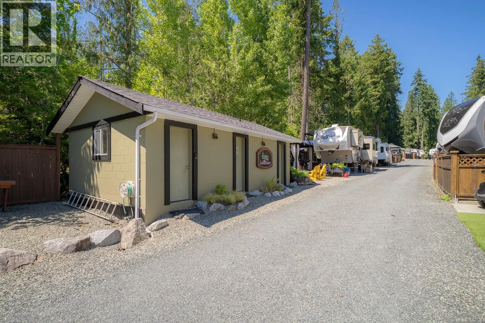 R1 9752 Lakeshore Rd