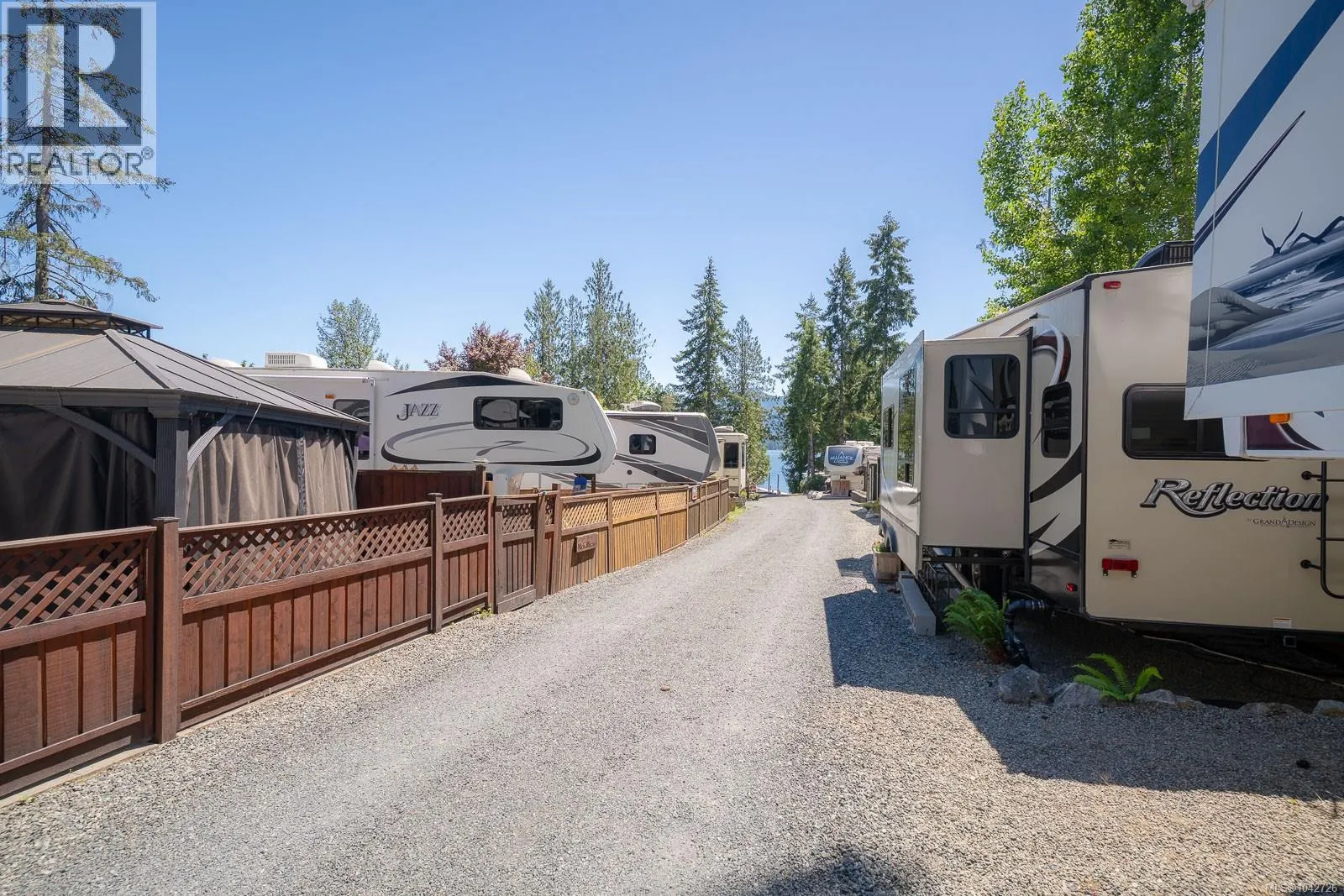 R1 9752 Lakeshore Rd
