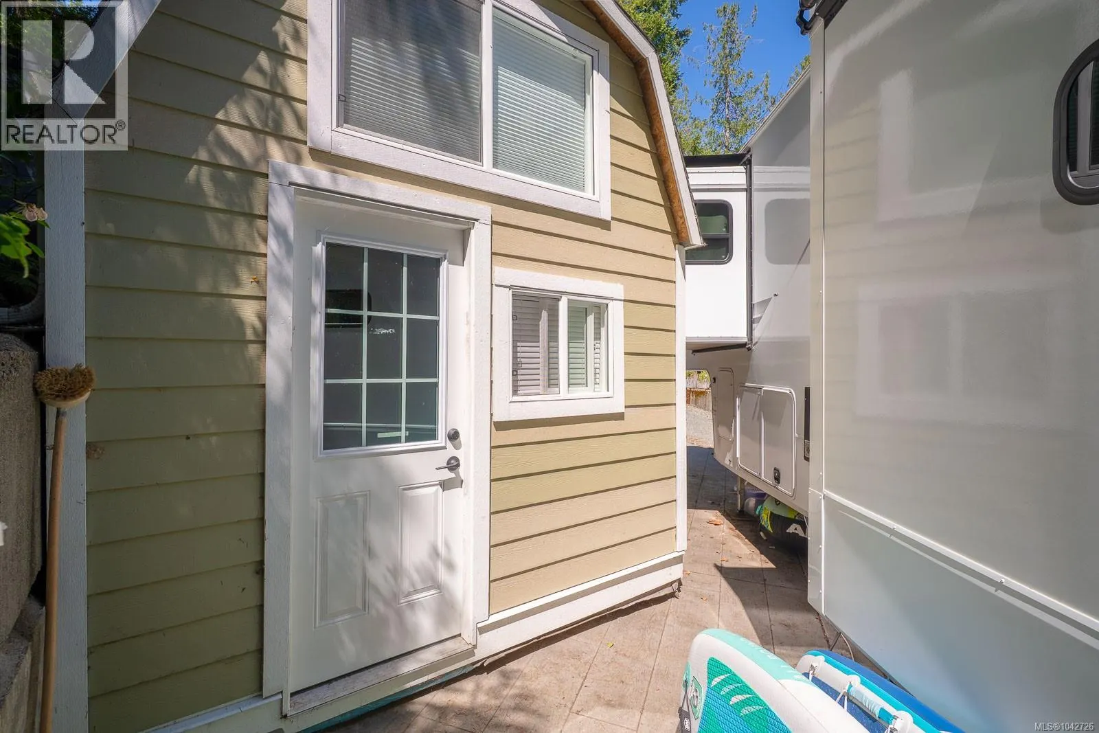 R1 9752 Lakeshore Rd
